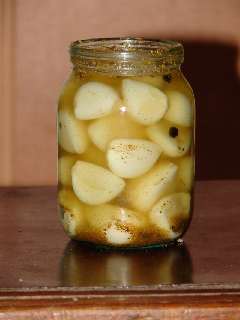 Маринованный чеснок