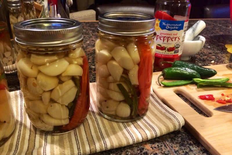 Маринованный чеснок со свеклой на зиму