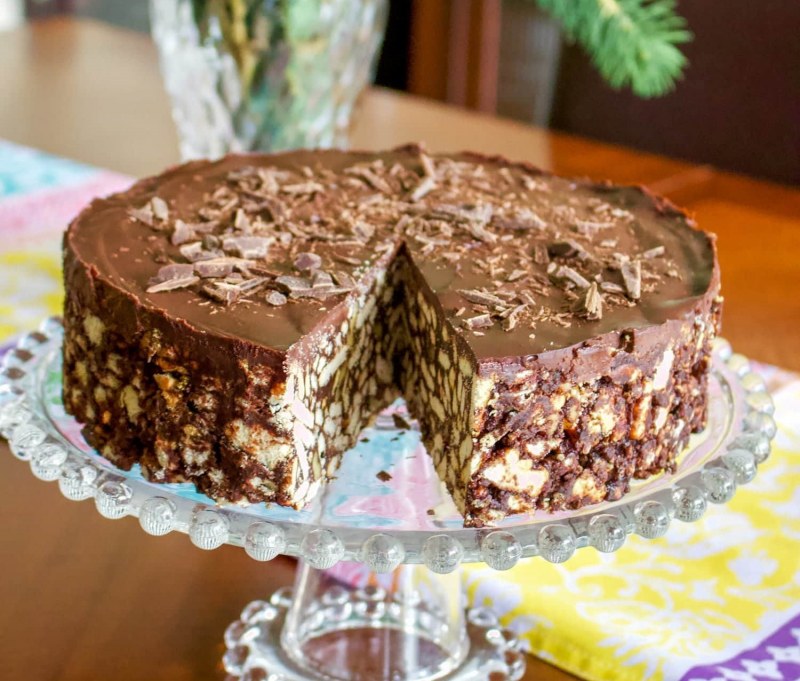 Торт с печеньем и сгущенкой