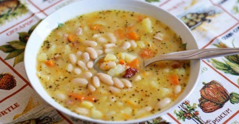 Суп картофельный с фасолью