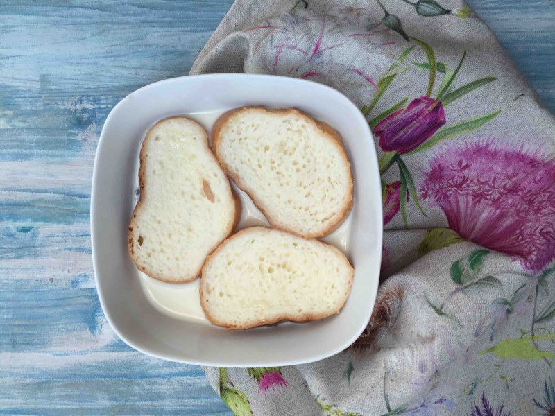 Сладкие гренки из батона с яйцом и молоком