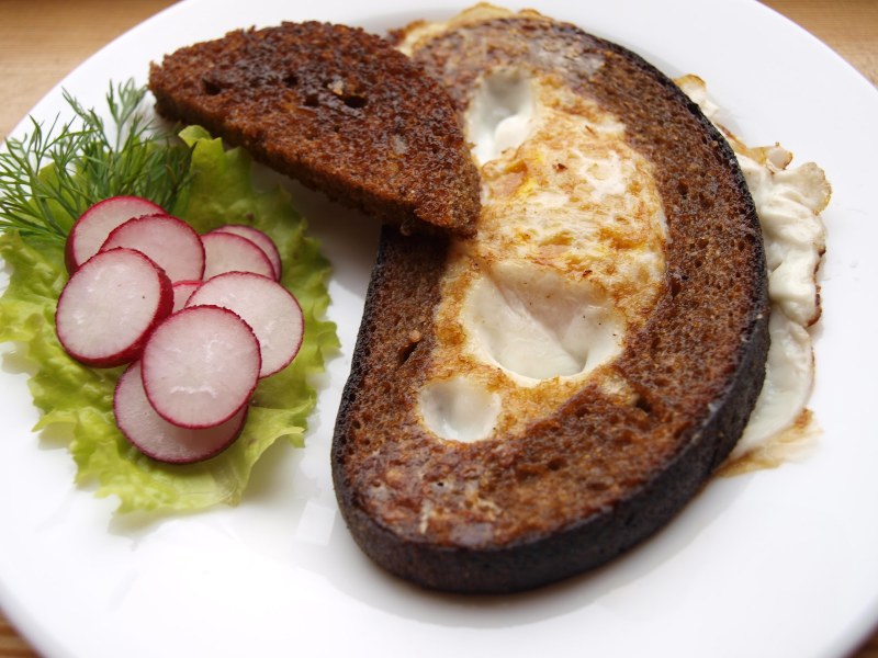 Гренки с яйцом