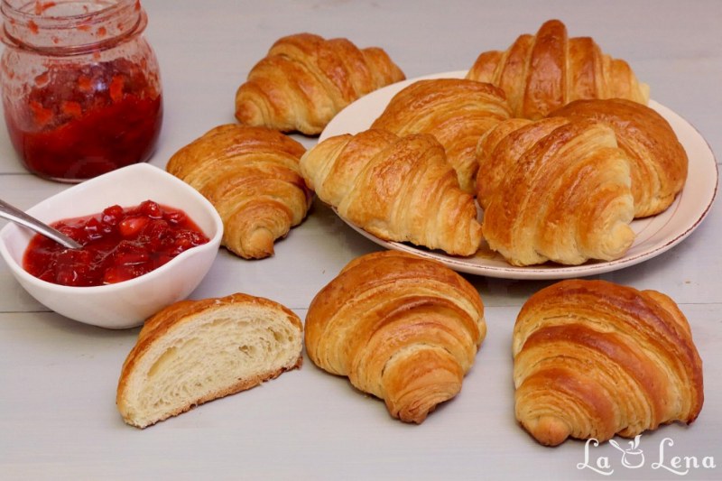 Круассаны из слоёного теста с начинкой
