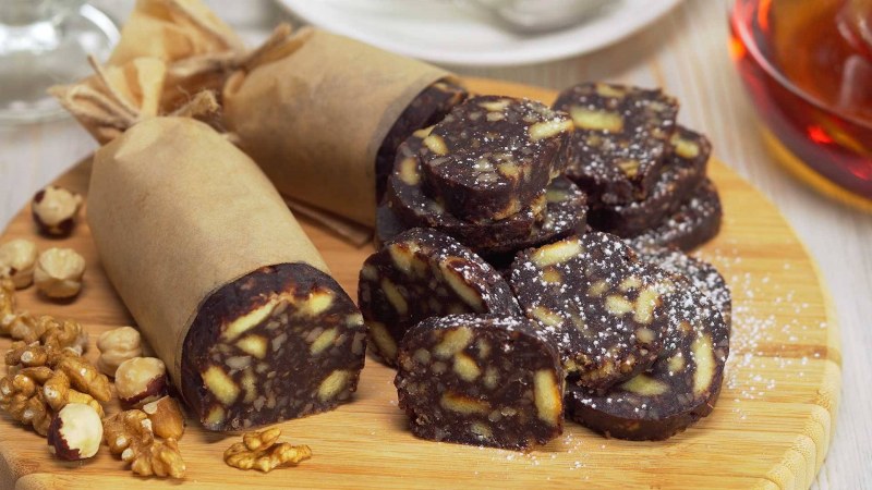 Колбаска с орехами из сухого молока