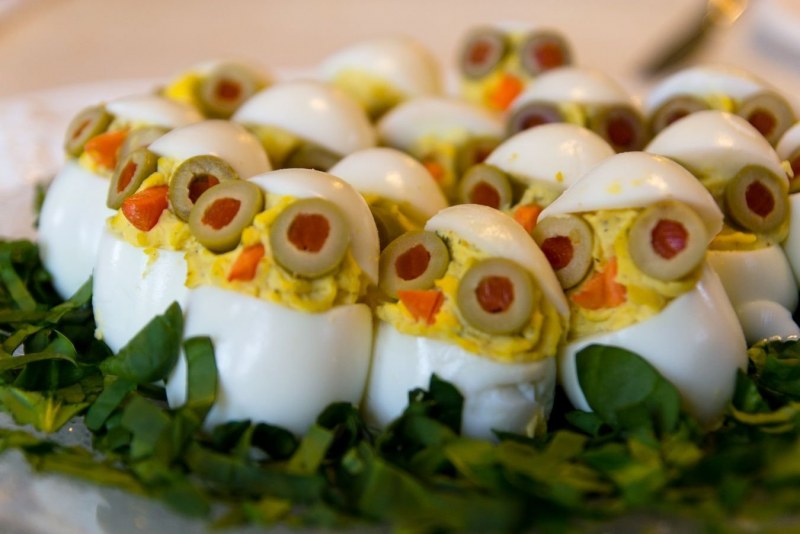 Канапе с перепелиными яйцами