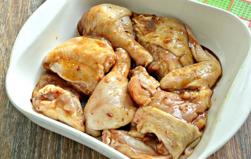 Куриные ножки с соевым соусом с грибами и сыром