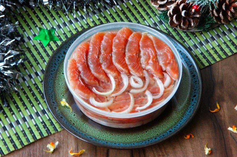 Рыба соленая (семга, лосось)