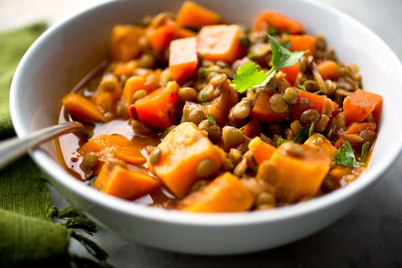 Картошка запеченная с овощами