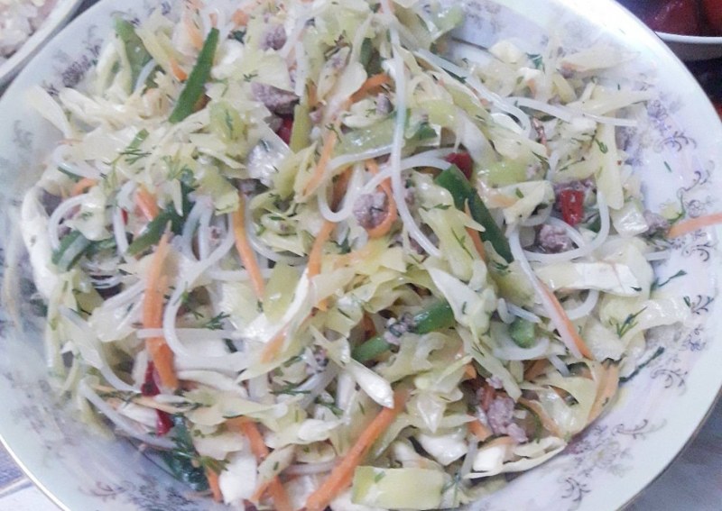 Салат с фунчозой и майонезом