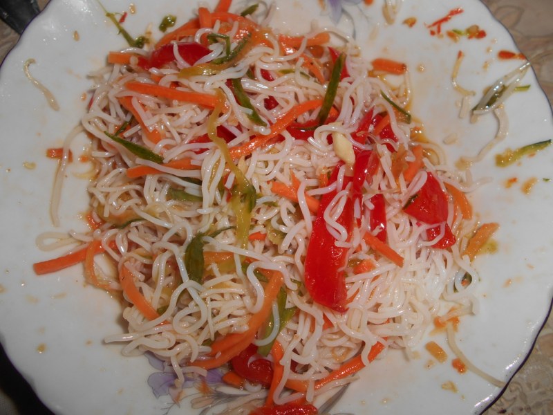 Фунчоза с колбасой