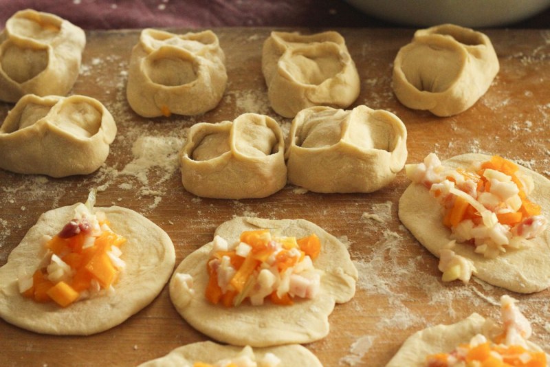 Манты с тыквой и картошкой