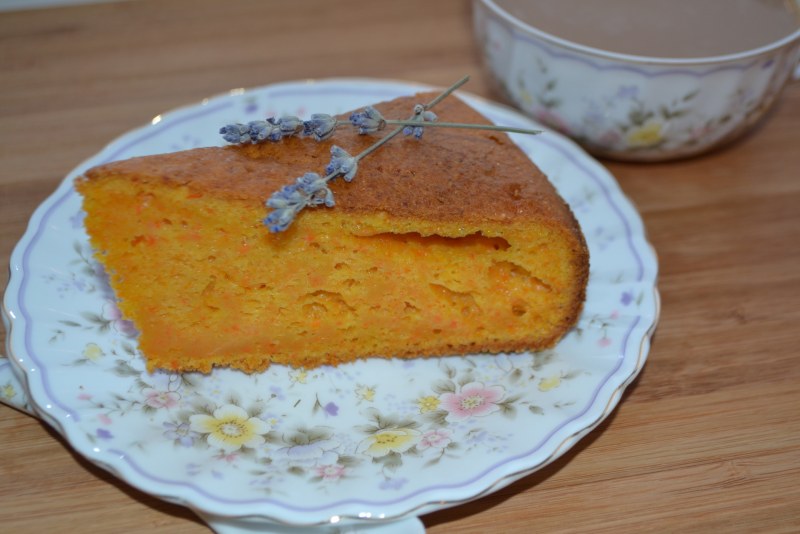 Морковный торт с творожным кремом