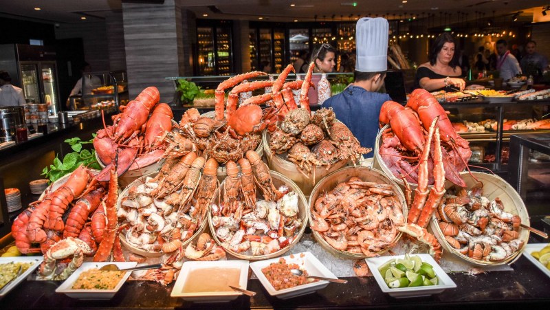 Шведский стол из морепродуктов