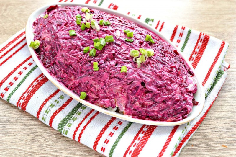 Украшение селедки под шубой