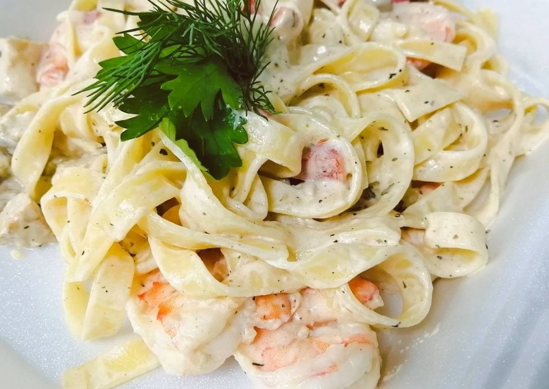 Паста фетучини с курицей и грибами