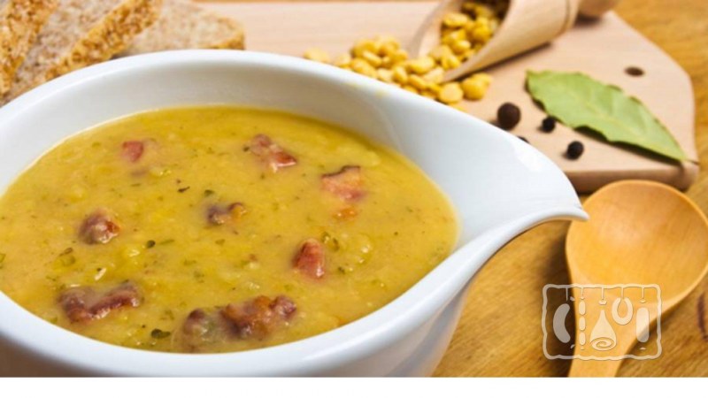 Суп гороховый с гренками