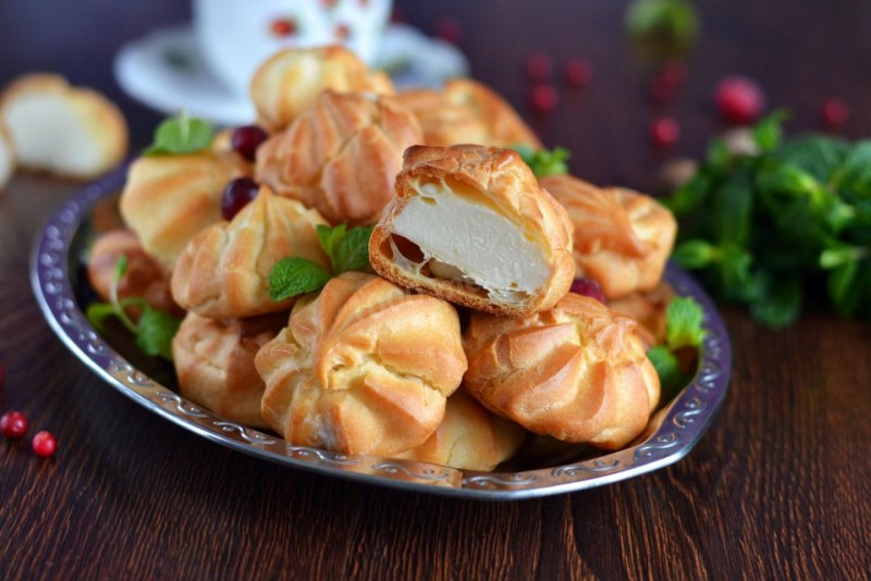 Профитроли с креветочным муссом