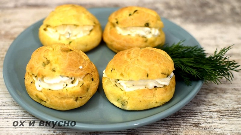 Профитроли с ананасом и курицей