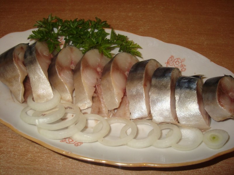 Селедочка скумбрия с лучком