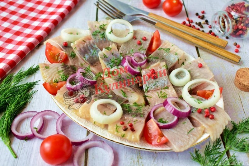 Сельдь маринованная