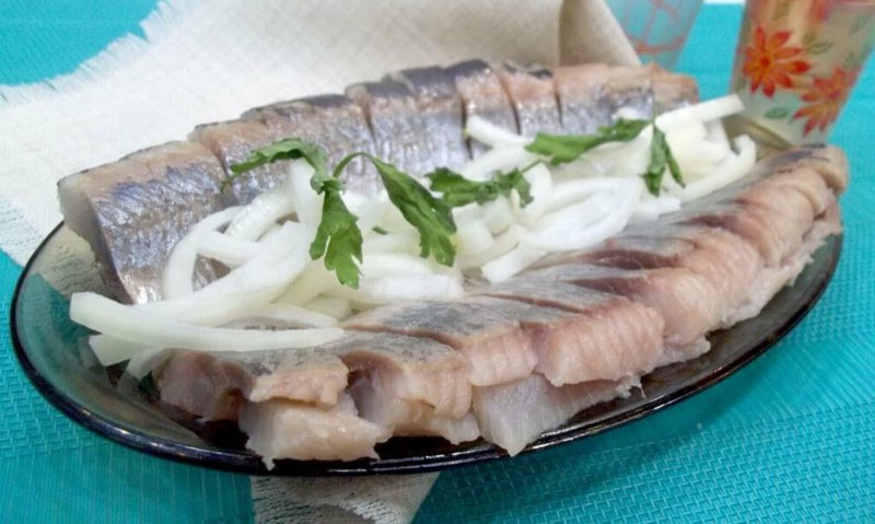 Селедочка скумбрия с лучком