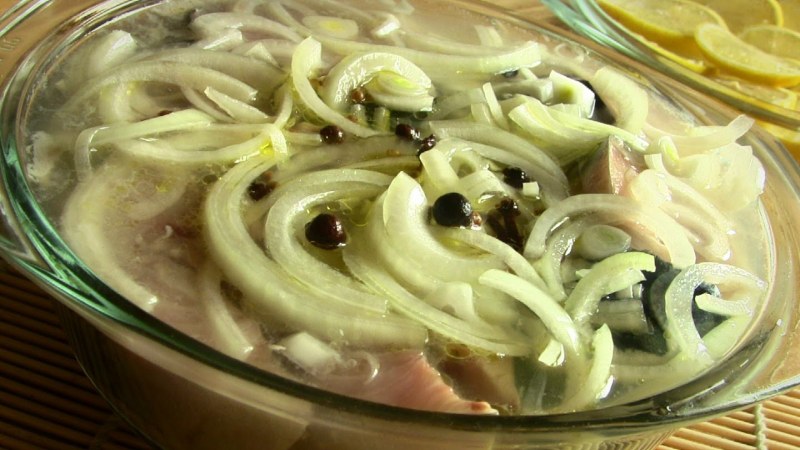 Макароны с селедкой