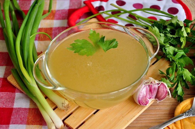 Крепкий говяжий бульон (консоме