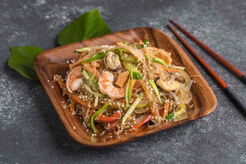 Wok фунчоза с морепродуктами