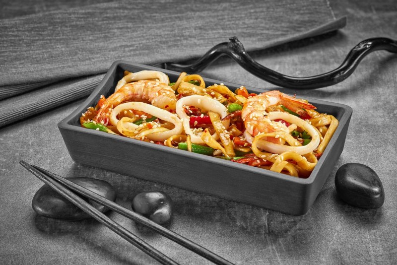 Wok лапша с курицей удон