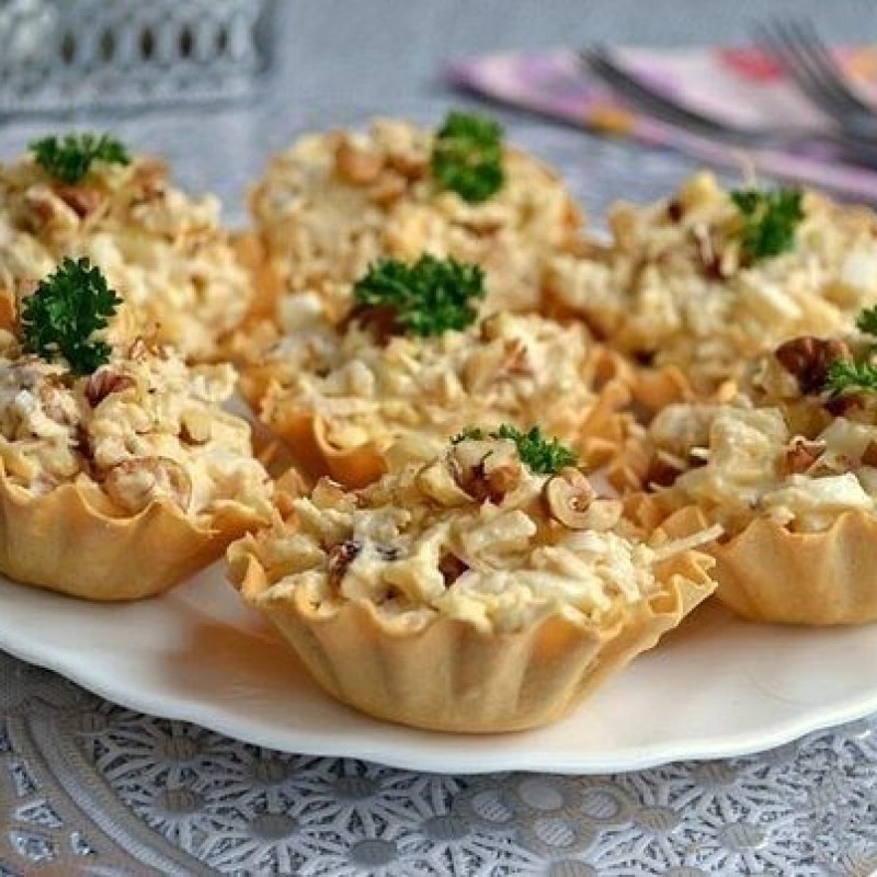 Закуска в сырных корзиночках