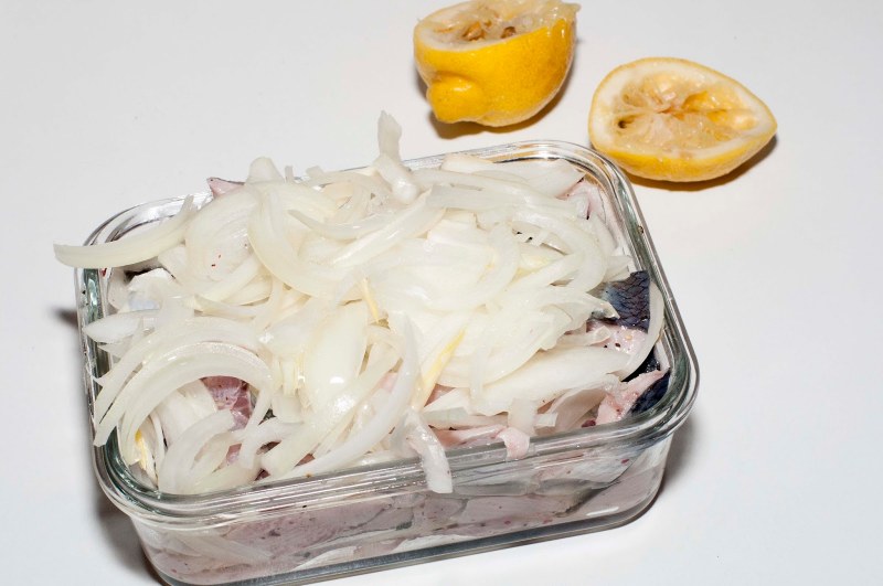 Маринованный красный лук