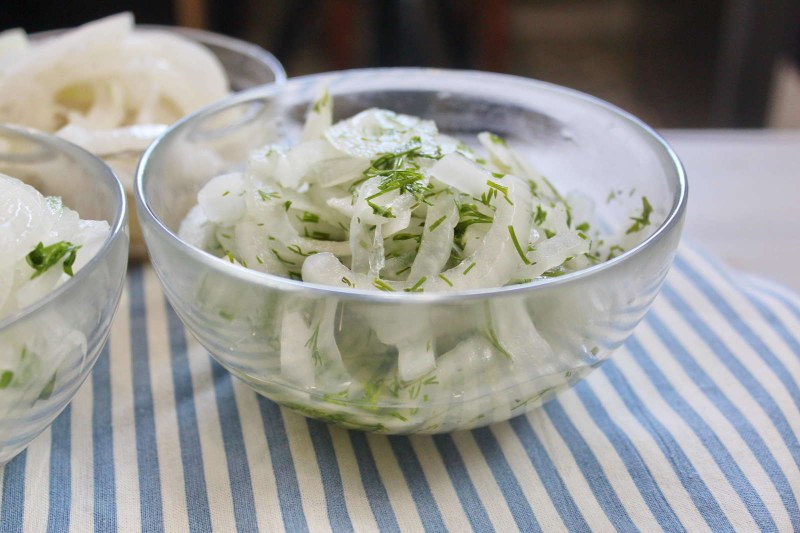 Маринованный лук для селедки