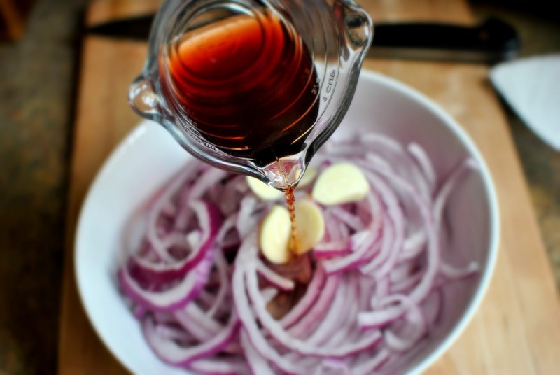 Маринованный лук в уксусе для салата