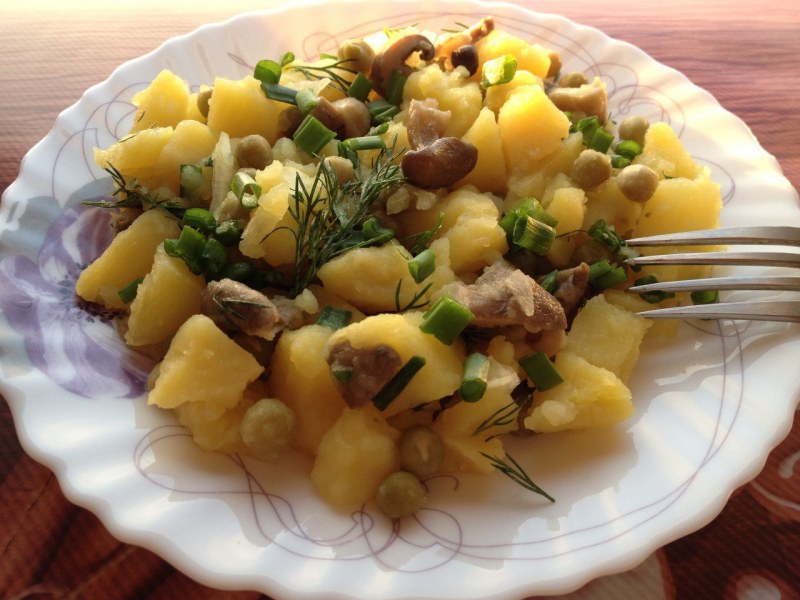 Картофельный салат с яйцом