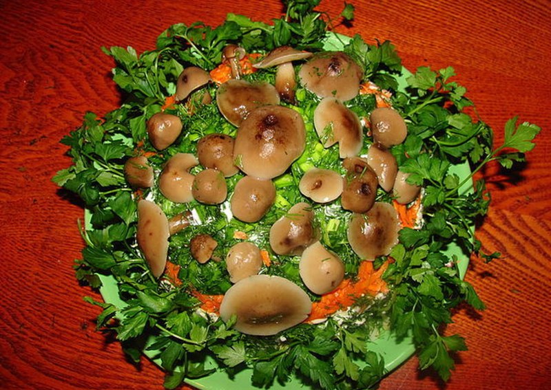 Салат с языком и грибами