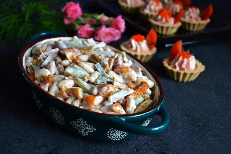 Грибной салат с курицей