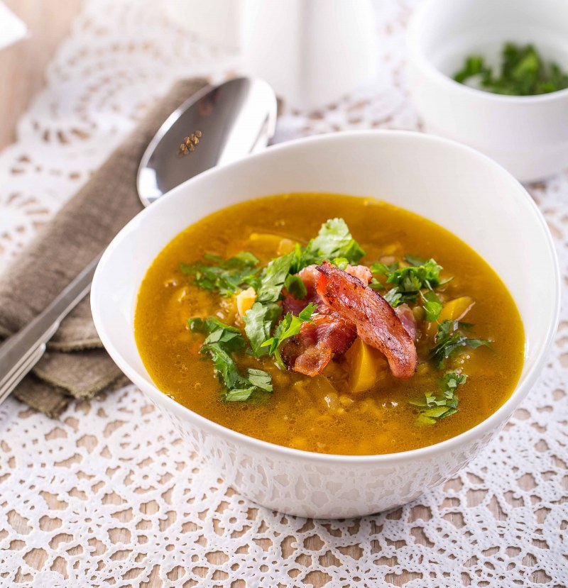 Суп с чечевицей и картофелем и курицей