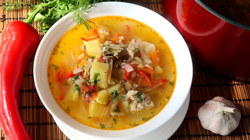 Чечевичный суп с мясом и картофелем