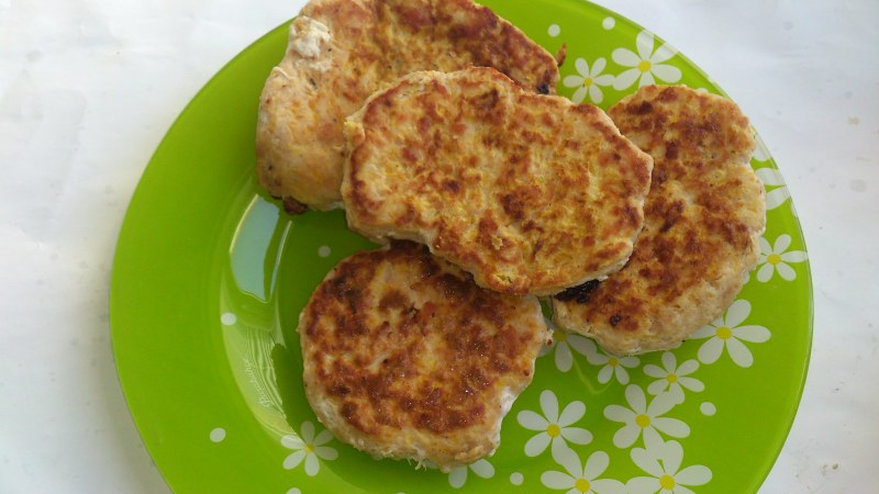 Кабачковые оладьи с куриной грудкой
