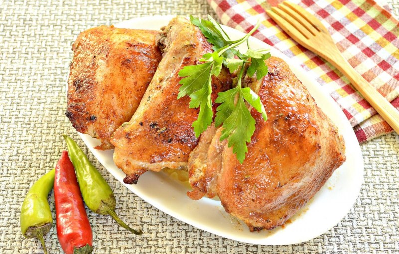 Куриные бедрышки, запеченные с сыром