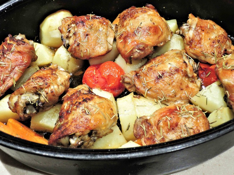 Куриные бедра в духовке с хрустящей корочкой