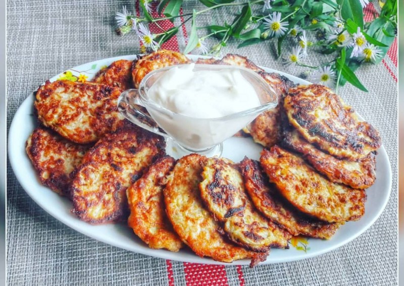 Кабачковые оладьи с курицей