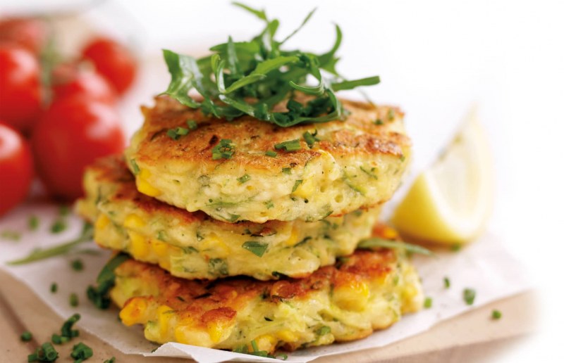 Кабачковые оладьи с сыром и зеленью