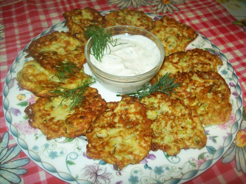 Кабачковые оладьи с творогом