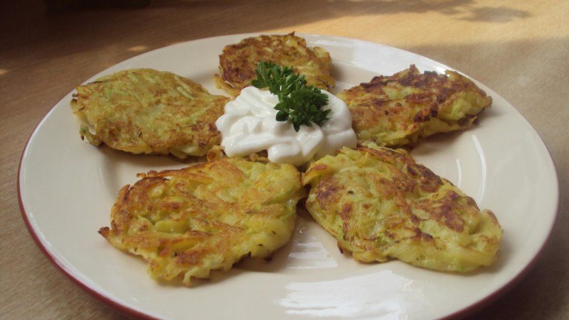 Кабачково-сырные оладьи