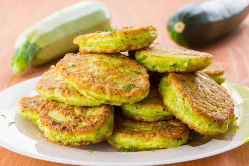 Кабачковые оладьи с кукурузой
