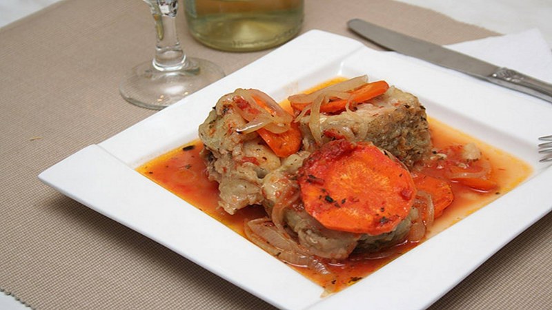Минтай в маринаде с морковью и луком