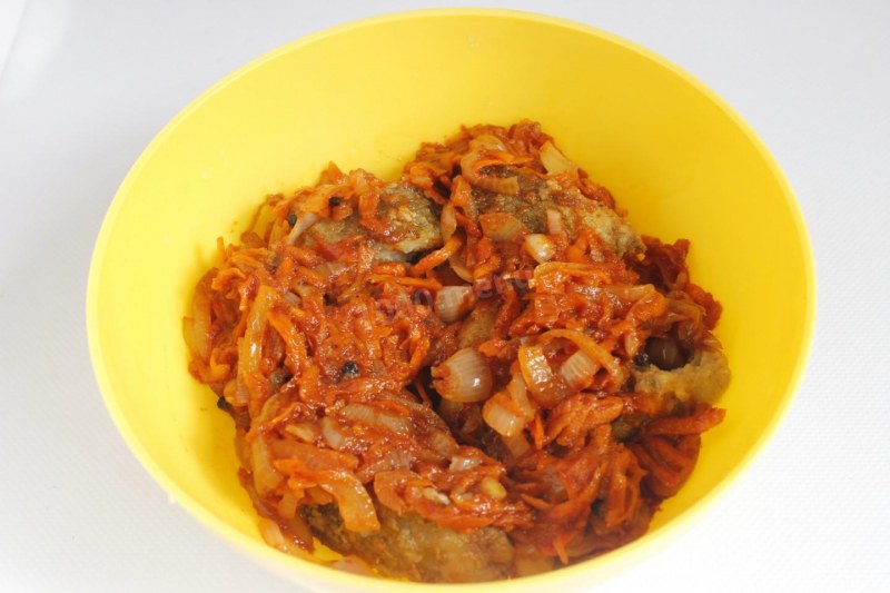 Скумбрия под маринадом из моркови и лука