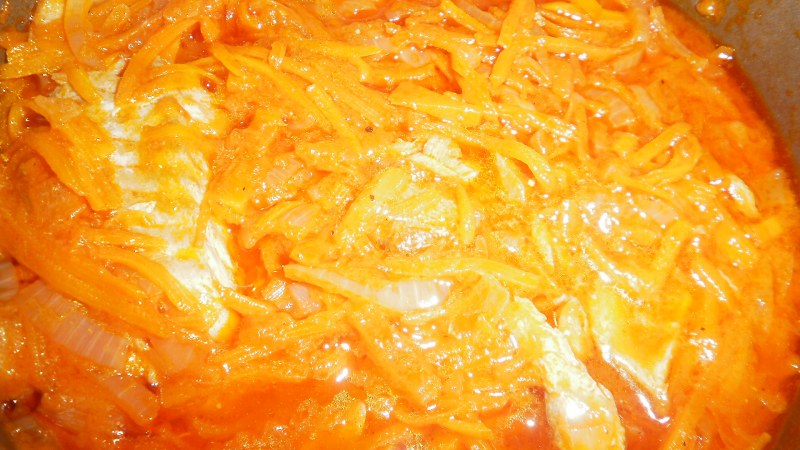 Минтай под маринадом из моркови и лука классический