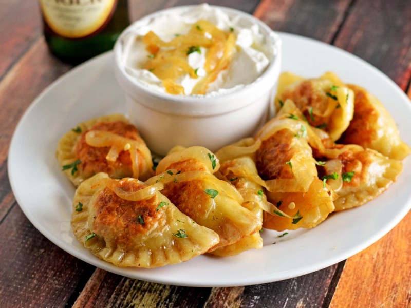 Вареники с яблоком и корицей